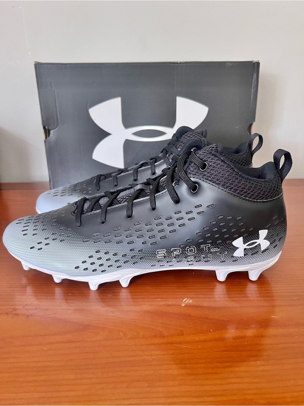 NIB Under Amour Men’s UA TM Spotlight Select 2 Football Cleats Size 12.5